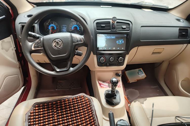 Used Dongfeng Fengon 360 2015 1.5L Manual Comfort II 7-Seater Center Console