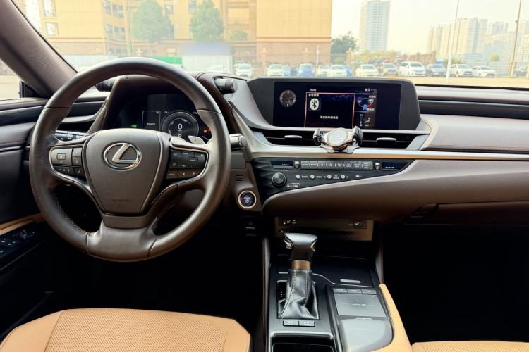 Used Lexus ES 2020 300h Premier Edition