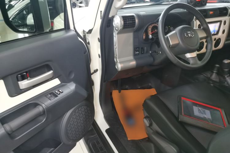 Used Toyota FJ Cruiser 2022 4.0L GX-R Dual Fuel JBL Middle East
