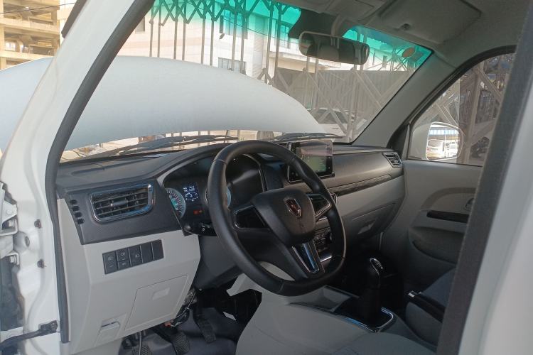 Used Jinbei New Hiace X30L 2024 Wealth Edition Van 2/5 Seats Front-Mounted Air Conditioning Center Console