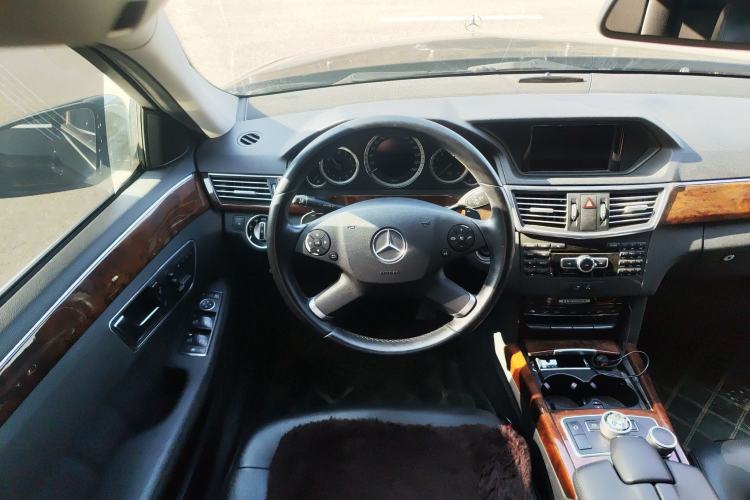 Used Mercedes-Benz E-Class 2013 E 260 L CGI Elegant Model Steering Wheel