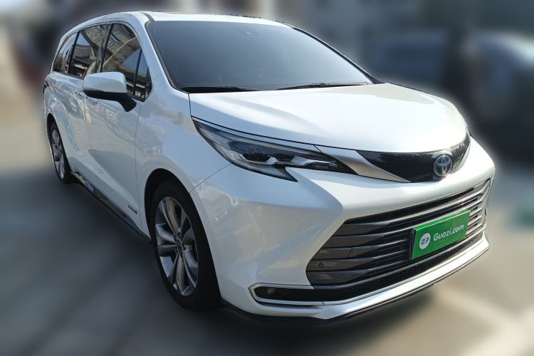 Used Toyota SIENNA 2021 2.5L Hybrid Premium Edition Front Right 45 Deg