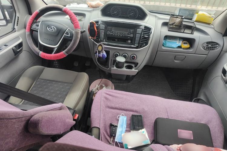 Used SAIC MAXUS Xintu V80 2018 2.5T 6-Speed Manual Aoyuntong Short Wheelbase Mid-Height 5-6 Seater