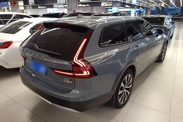 Used Volvo V90 2022 Cross Country B5 AWD Smart Range Edition
