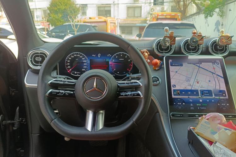 Used Mercedes-Benz GLC 2023 GLC 260 L 4MATIC Luxury Model 5 Seats Steering Wheel