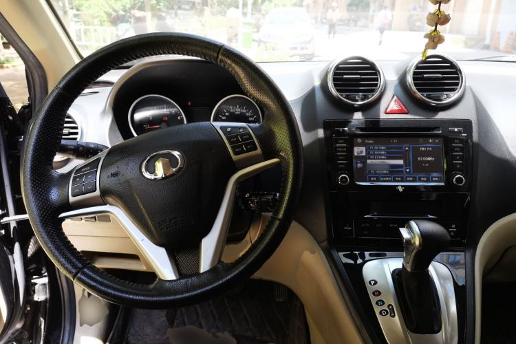 Used Haval H6 2013 Upgraded Model 2.4L Automatic Two-Wheel Drive Prestige Version

