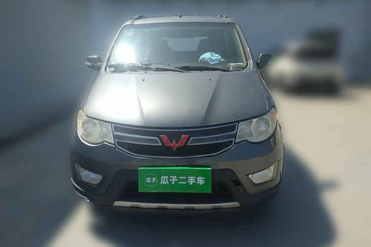 Used Wuling Hongguang 2014 1.5L S Luxury Model Front