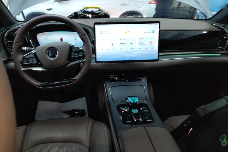 Used BYD Han 2022 DM-i 121KM Luxury Model Center Console