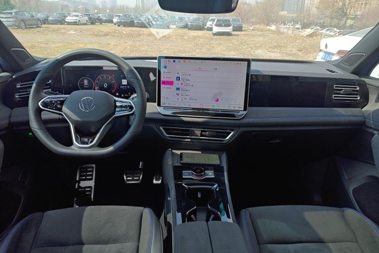 Used Volkswagen Tiguan L 2024 PRO 380TSI Four-Wheel Drive R-Line Prestige Edition Center Console