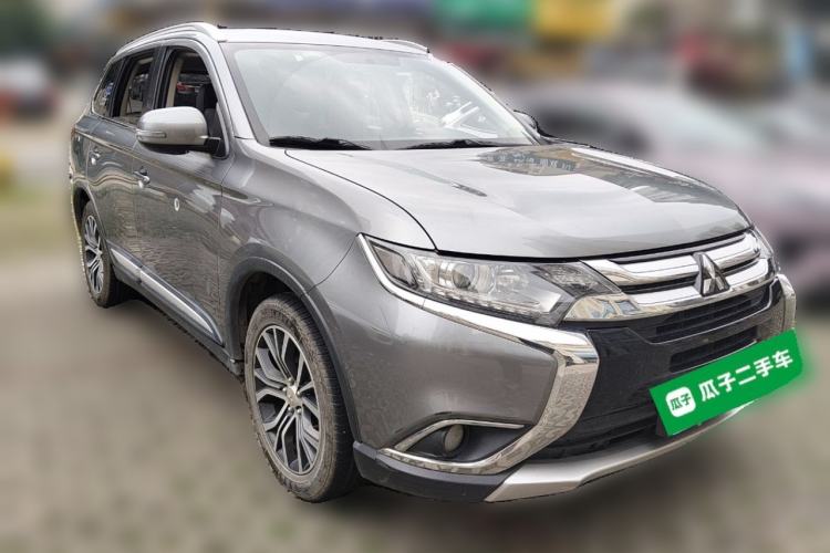 Used Mitsubishi Outlander 2018 2.0L Two-Wheel-Drive Jiale Edition 7-Seater Front Right 45 Deg