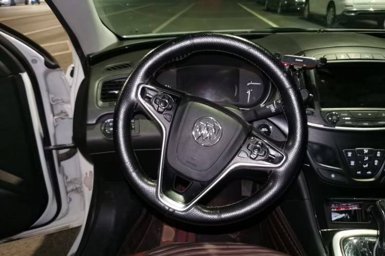 Used Buick Regal 2015 1.6T Elite Tech Model Steering Wheel