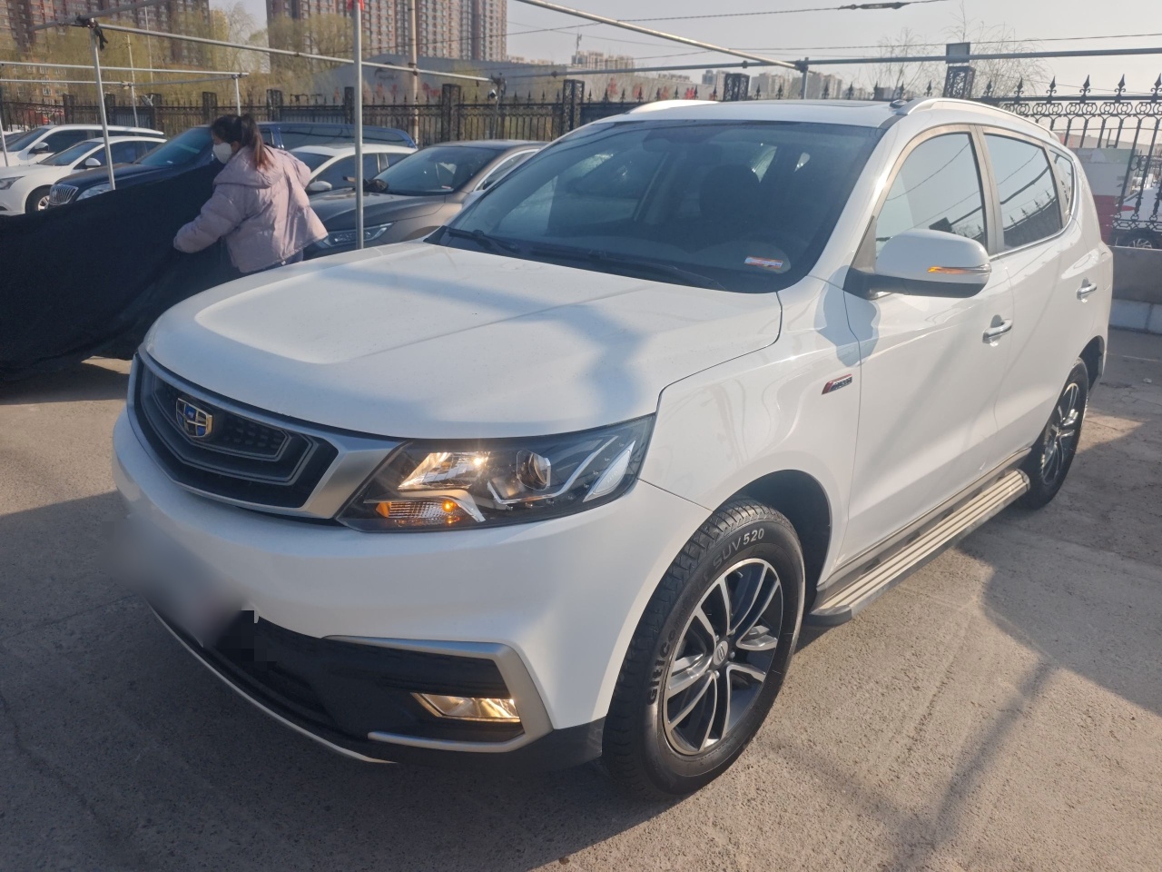 تحت مقدمة السيارة