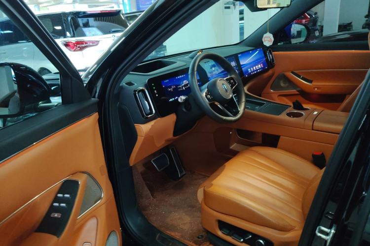 Used Hima AITO M8 2025 Extended-Range Max+ Version 53.4 kWh 6-Seater Edition
