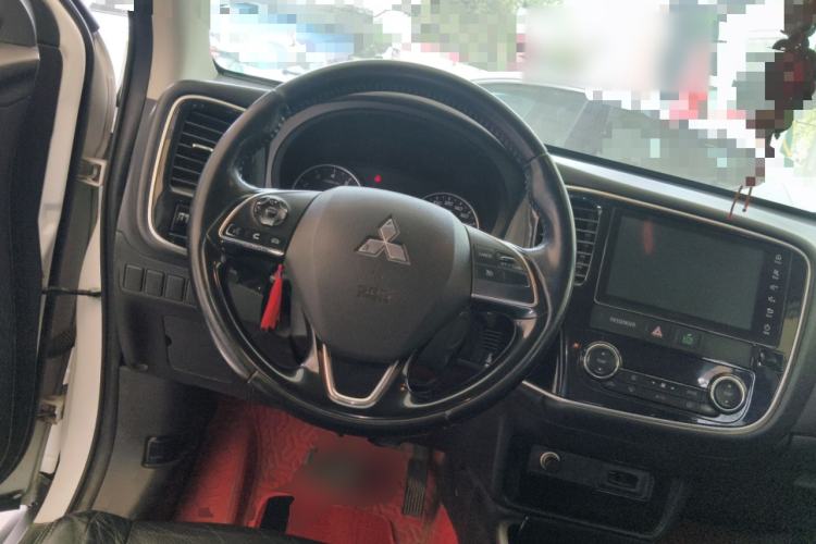 Used Mitsubishi Outlander 2018 2.0L Two-Wheel Drive Glory Edition 5 Seats Steering Wheel