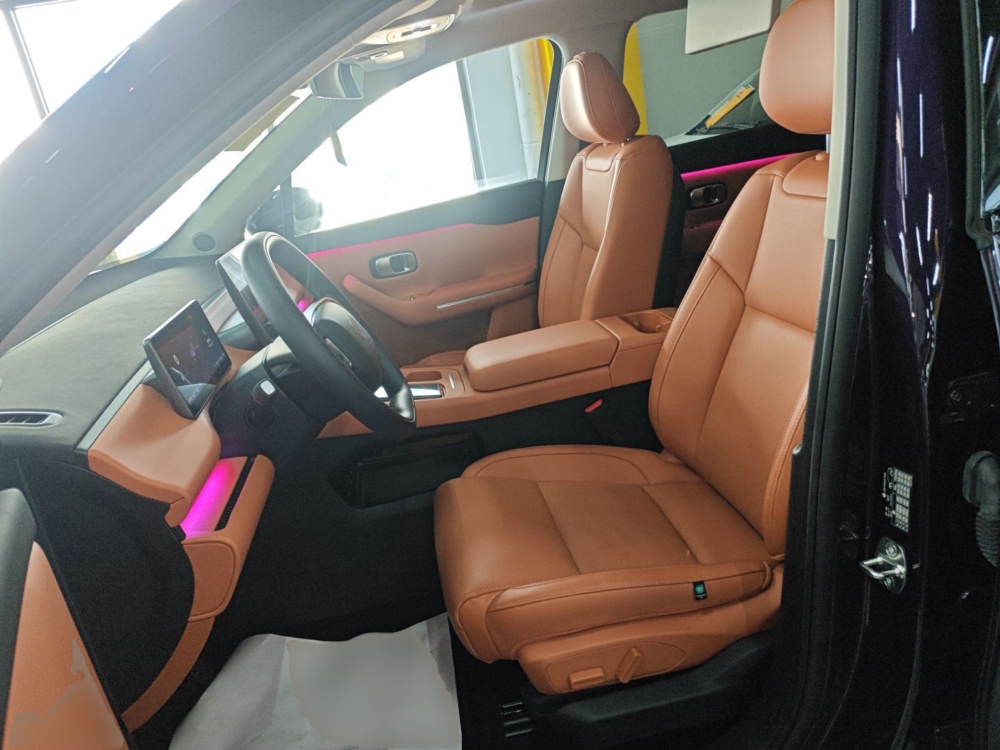 المقاعد الأمامية داخل السيارة