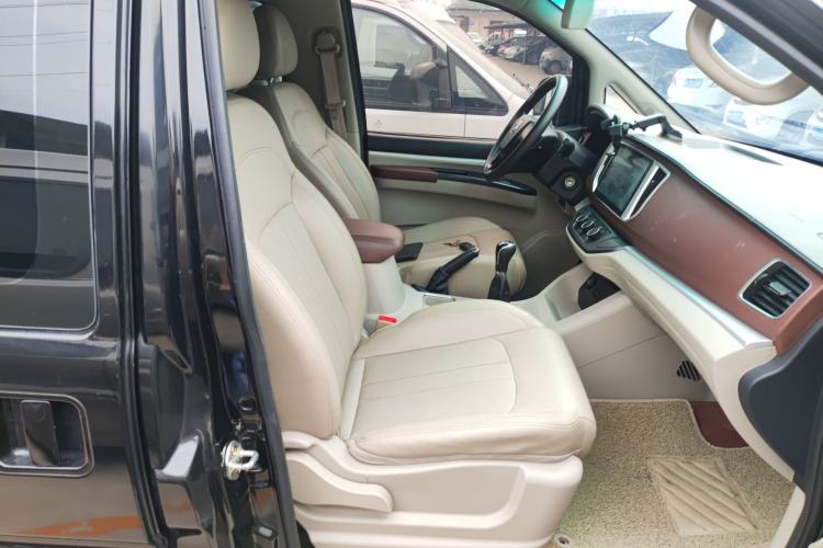 Used FORTHING Lingzhi 2017 M5L 1.6L 7-Seater Comfort Model Right Front Seat