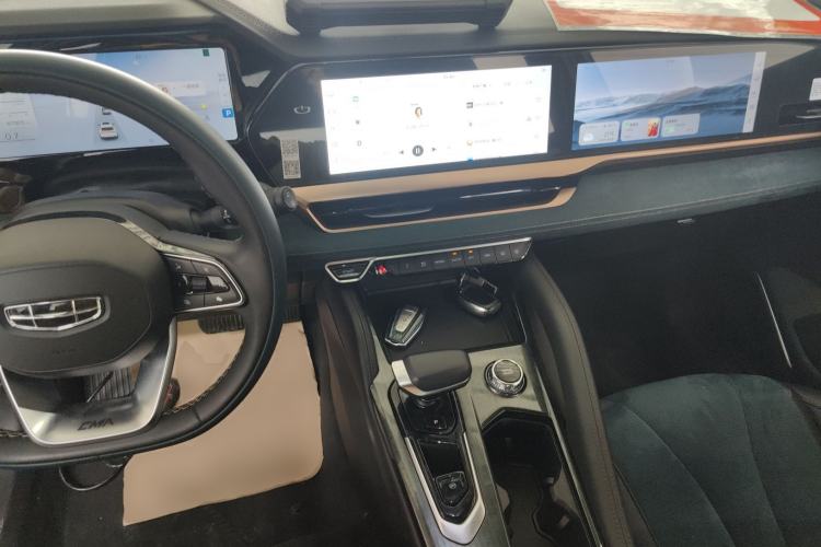 Used Geely Auto Monjaro L 2021 2.0TD DCT EVO Two-Wheel Drive Prestige Version Center Console