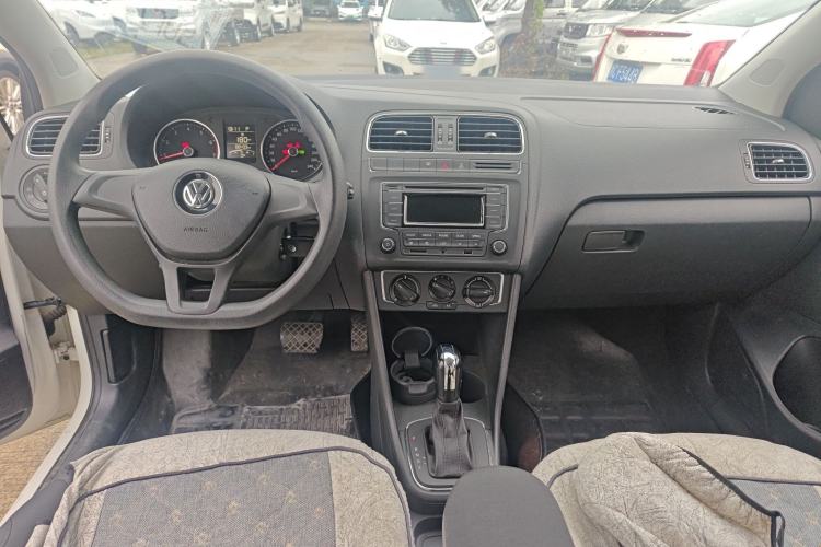 Used Volkswagen Polo 2014 1.6L Automatic Comfort Edition Center Console