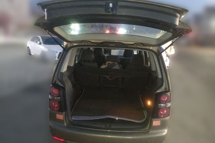 Used Volkswagen Touran 2013 1.4T Manual Fashion Edition 5 Seats Trunk