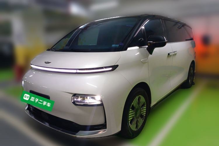 Used Geely Galaxy LEVC L380 2024 140-Degree 6-Seater All-Wheel-Drive Ultra