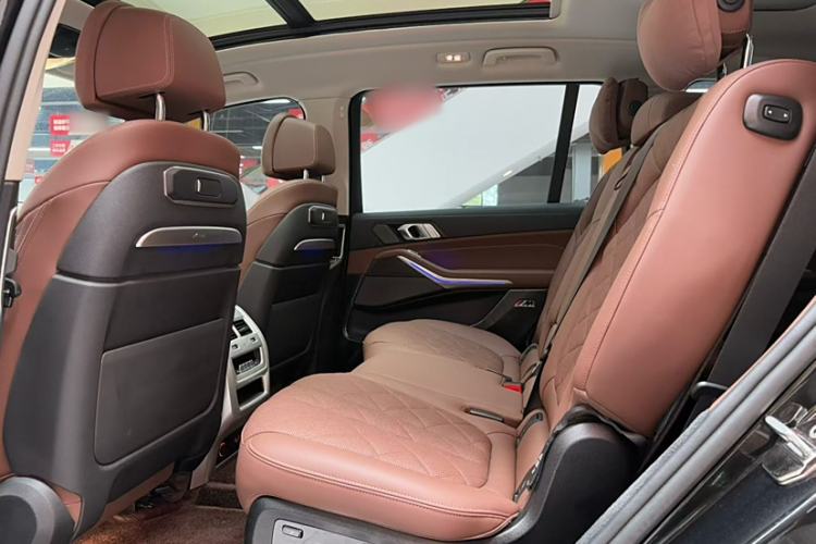 Used BMW X7 2023 xDrive40i Luxury Package with Leading Features