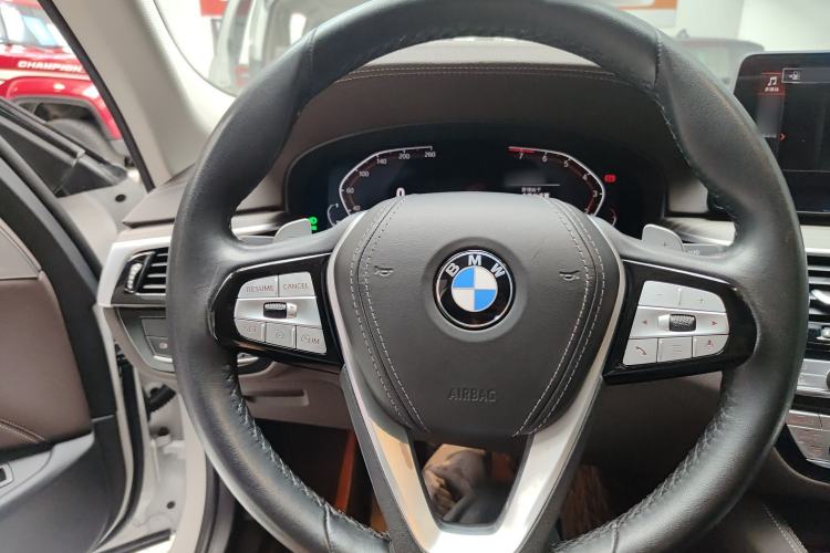 Used BMW 5 Series 2022 Updated 530Li Luxury Edition Premium Package Steering Wheel