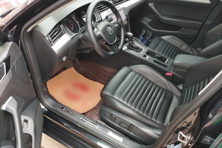 Used Volkswagen Magotan 2017 330TSI DSG Leading Model
