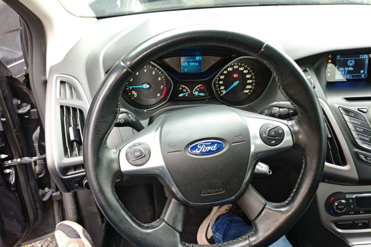 Used Ford Focus 2012 Sedan 1.6L Manual Fashion Edition
