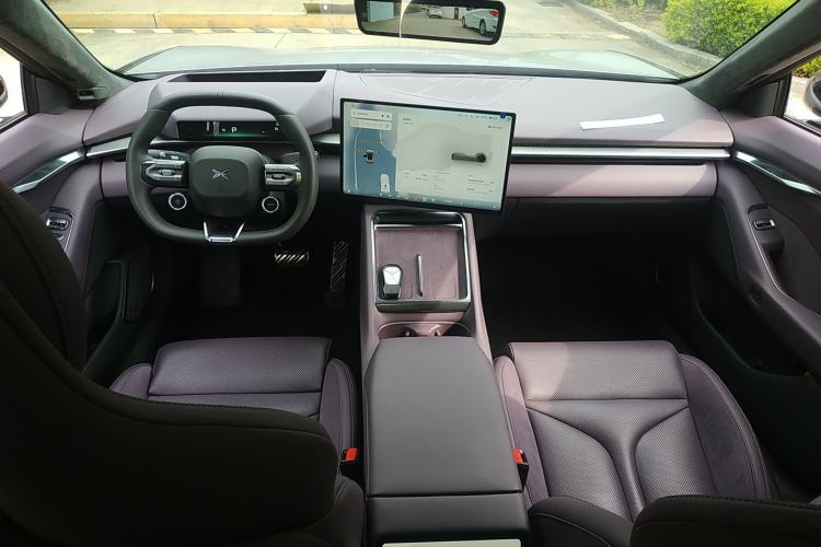Used XPeng P7 2025 Model—702 Long Range Ultra Center Console