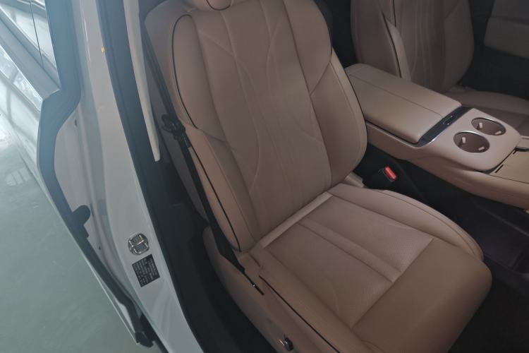 Used XPeng X9 2024 610 Long-Range Max
