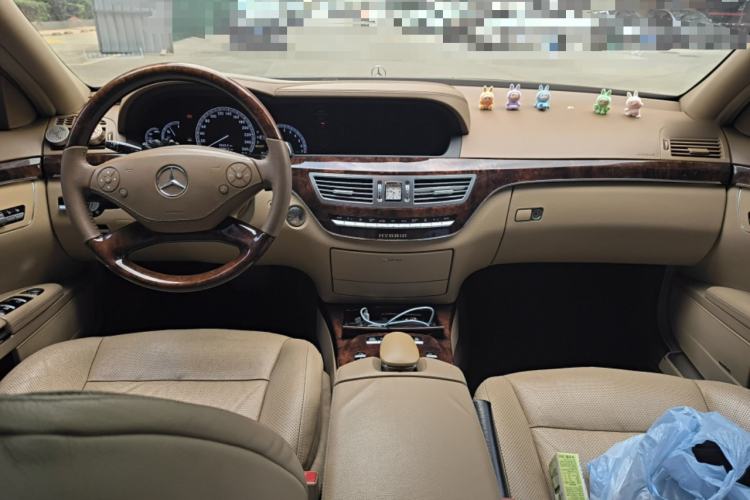 Used Mercedes-Benz S-Class 2010 S 400 L HYBRID Center Console