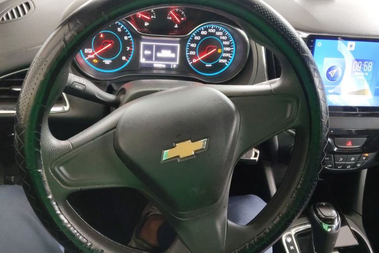 Used Chevrolet Cruze 2018 320 Automatic Pioneer Sunroof Edition Steering Wheel