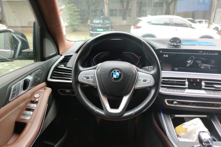 Used BMW X7 2020 xDrive40i Luxury Package with Leading Features Steering Wheel