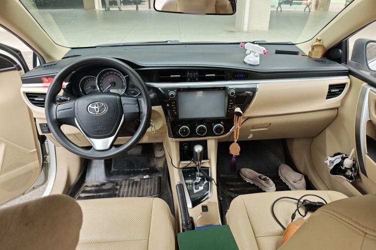 Used Toyota Corolla 2014 1.6L CVT GL Center Console