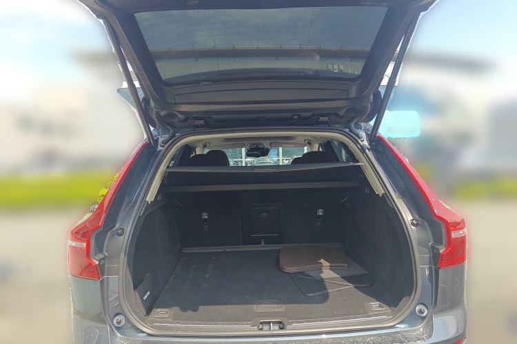 Used Volvo XC60 2020 T5 4x4 Smart Luxury Edition Trunk