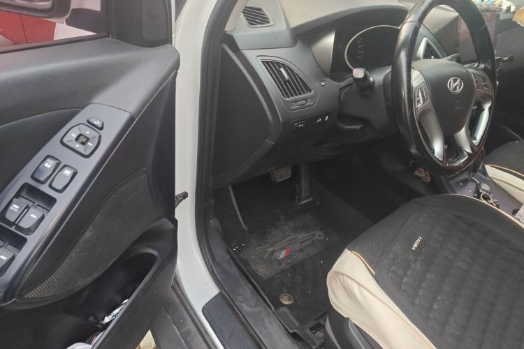 Used Hyundai ix35 2013 2.0L Automatic Two-Wheel Drive Smart GLS China IV Standard