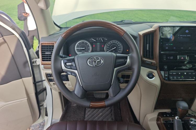 Used Toyota Land Cruiser 