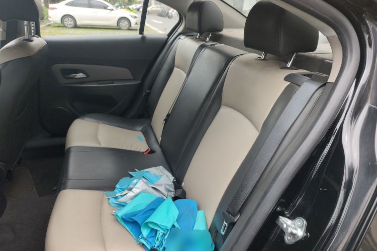 Used Chevrolet Cruze 2013 1.6L SL MT Left Rear Seat