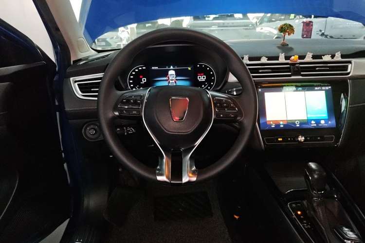 Used Roewe i5 2020 1.5L Automatic 4G Connect Luxury Flagship Edition
