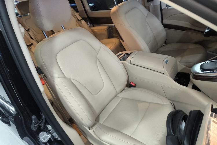 Used Mercedes-Benz V-Class 2021 V 260 L Long Wheelbase Prestige Edition Right Front Seat