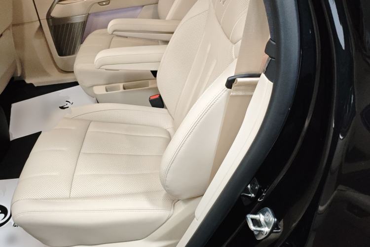 Used ONVO Luxeed L90 2025 Model—Max Six-Seater Version Left Rear Seat