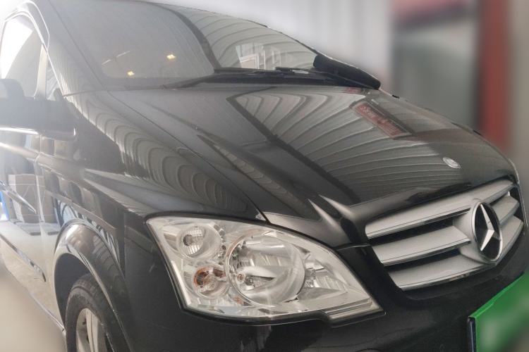 Used Mercedes-Benz Viano 2013 3.0L Hospitality Edition Front Right 45 Deg