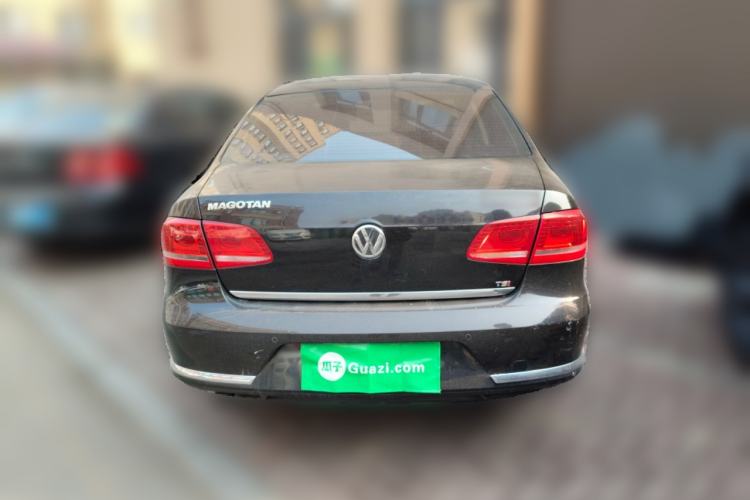 Used Volkswagen Magotan 2012 Revised Version 1.8TSI Leading Edition Rear