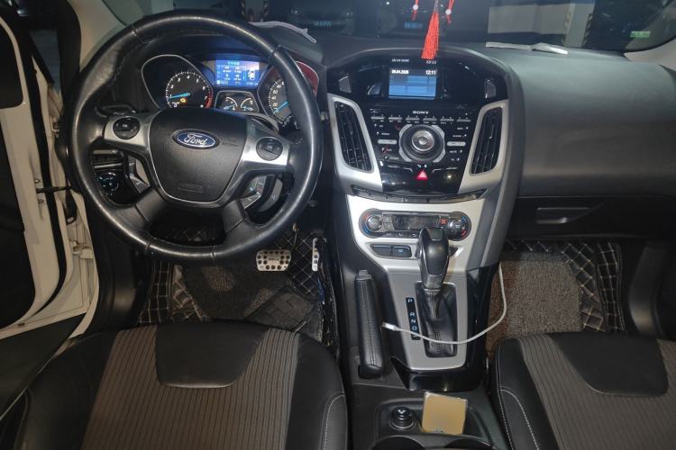 Used Ford Focus 2012 Hatchback 2.0L Automatic Luxury Sport Model Center Console