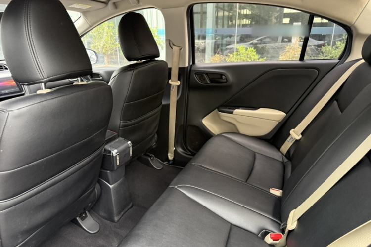 Used Honda Greiz 2016 1.5L CVT Classic Edition Interior 5