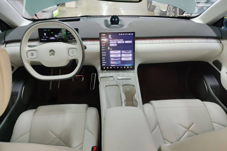 Used Nio ET7 2022 75 kWh Center Console