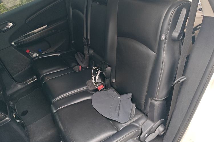 Used Dodge Journey 2013 2.4L Two-Wheel Drive Luxury Version