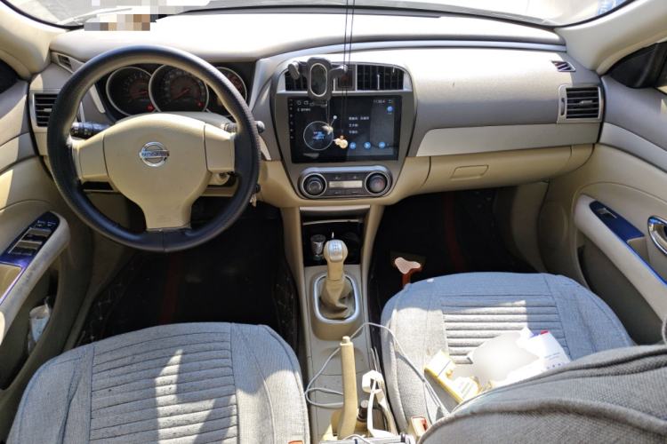 Used Nissan Sylphy 2016 Classic 1.6XE Manual Comfort Edition Center Console