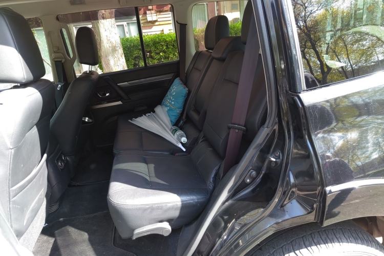 Used Mitsubishi Pajero 2016 3.0L Automatic Luxury Version China V Standard Left Rear Seat