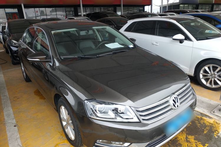 Used Volkswagen Magotan 2015 1.8TSI Luxury Model Front Right 45 Deg